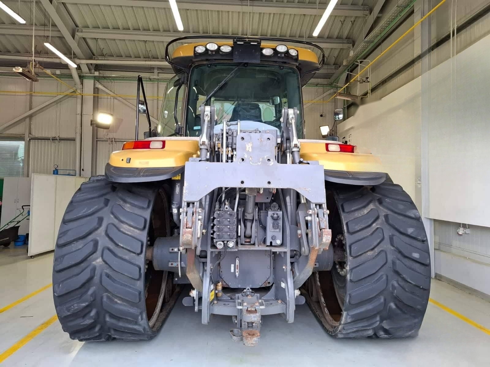 Tractor Challenger MT865E — 6