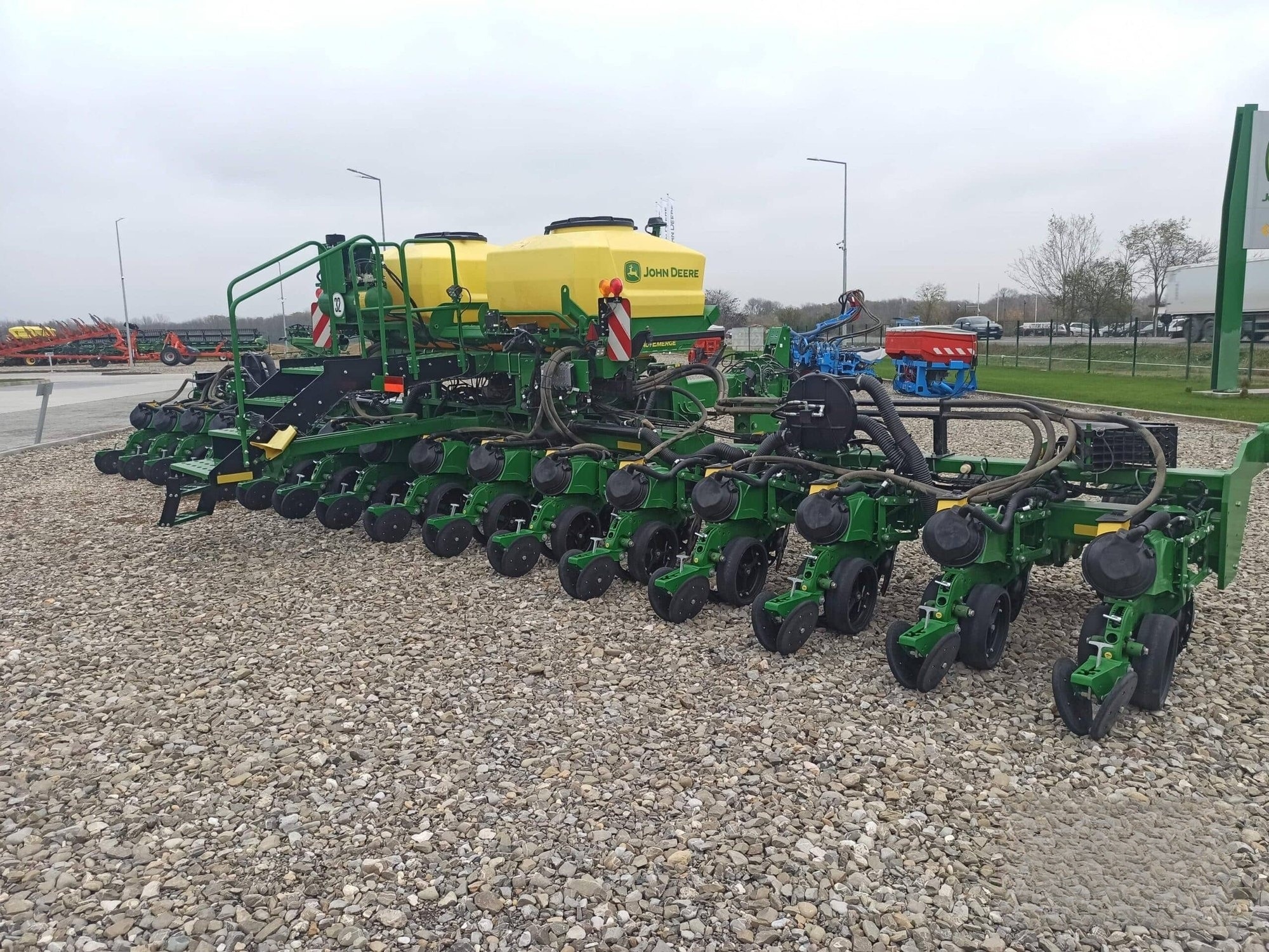 Semănătoare prășitoare John Deere DB37 ExactEmerge — 2